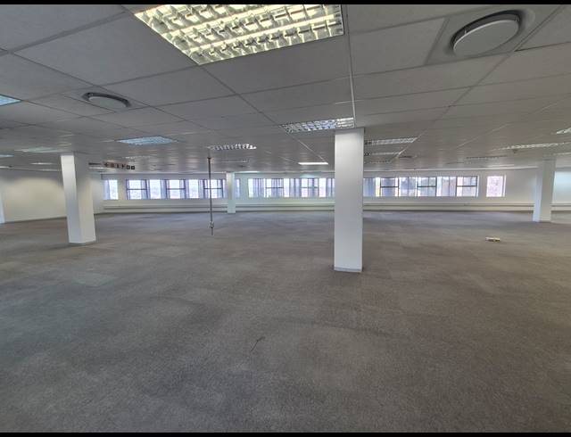 2,119M² OFFICE TO LET IN WOODMEAD